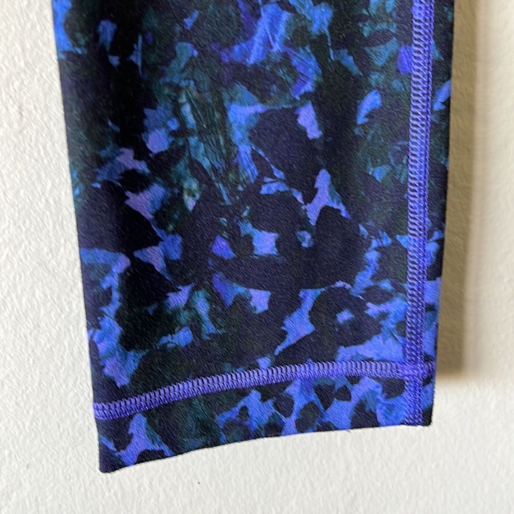 Lululemon Purple Camo Leggings Size 4 - Picture 4 of 11